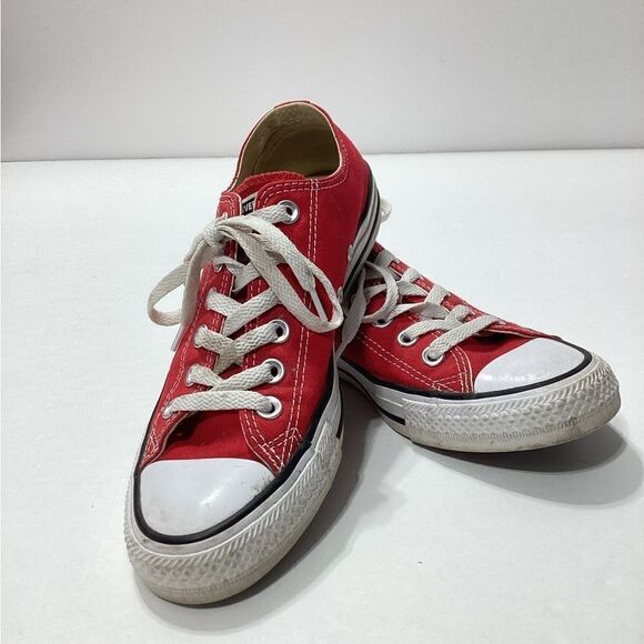 Red Low Cut Chuck Taylor Converse Sneakers Size 5.5 - Picture 1 of 6